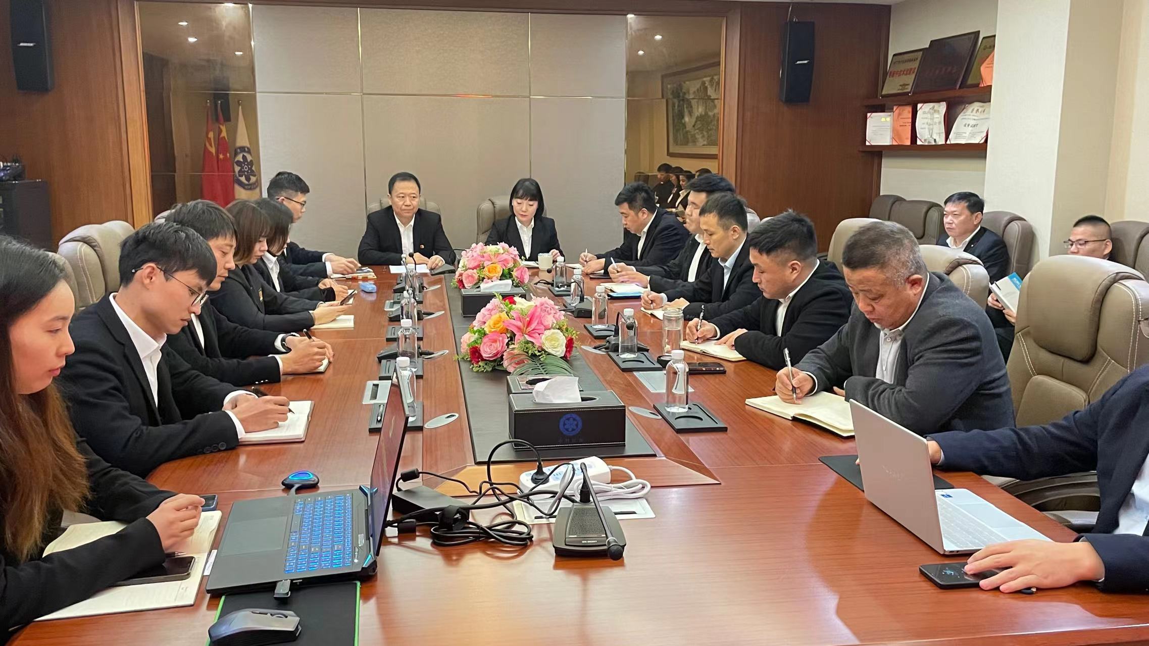 mg冰球突破十大平台江南投资发展有限公司集中组织学习党的二十大精神